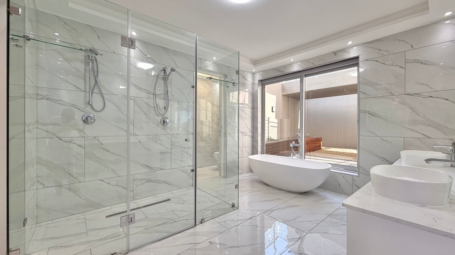 5 Bedroom Property for Sale in Dennegeur Western Cape